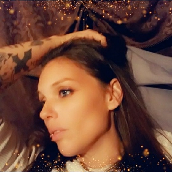 Meet your Posher, Shelly - Picture 1 of 1